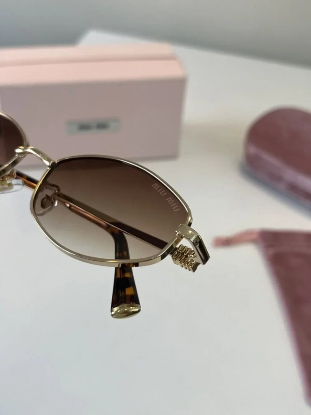 🥰Miu Miu🥰 Cat-Eye Sunglasses with Thin Frames